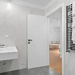 One Cotroceni - Luxurious With Balcony Бухарест