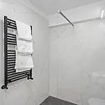 One Cotroceni - Luxurious With Balcony Апартаменти Бухарест