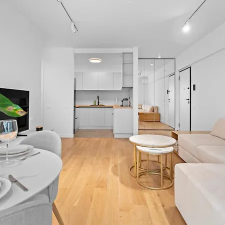 Lejlighed One Cotroceni - Luxurious With Balcony Bukarest