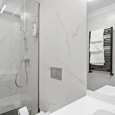 아파트 One Cotroceni - Luxurious With Balcony 부쿠레슈티